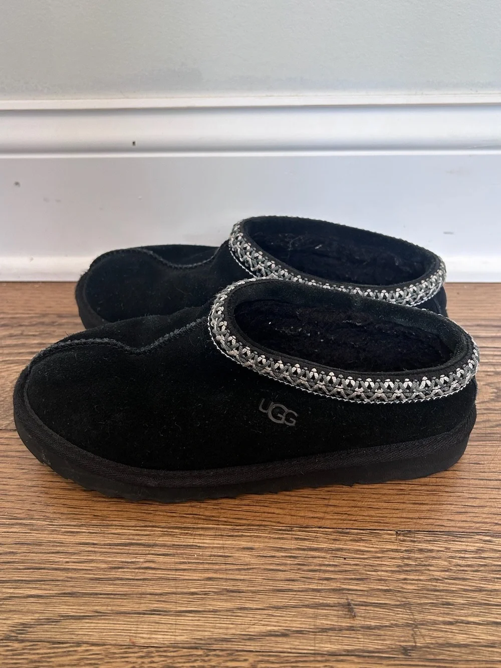 UGG Kids Tasman II Slippers Black Suede Size 3 Big Kid Slip On Clog Shoes Comfy